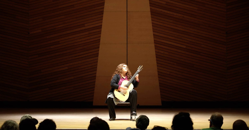Classical guitarist and Don Wright Faculty of Music student Madeline Hall performing at the Joan and Irving Harris Concert Hall at the Aspen Music Festival and School in August 2023. (Ty Zhang photo)