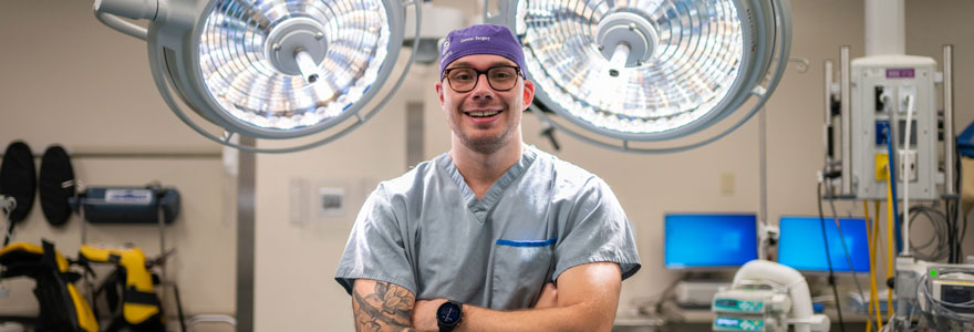 With a background in music, fourth-year general surgery resident Dr. Cohen Chaulk draws on skills he honed as a pianist. He is pictured in an operating room at London Health Sciences Centre. (Megan Morris/Schulich Medicine & Dentistry)